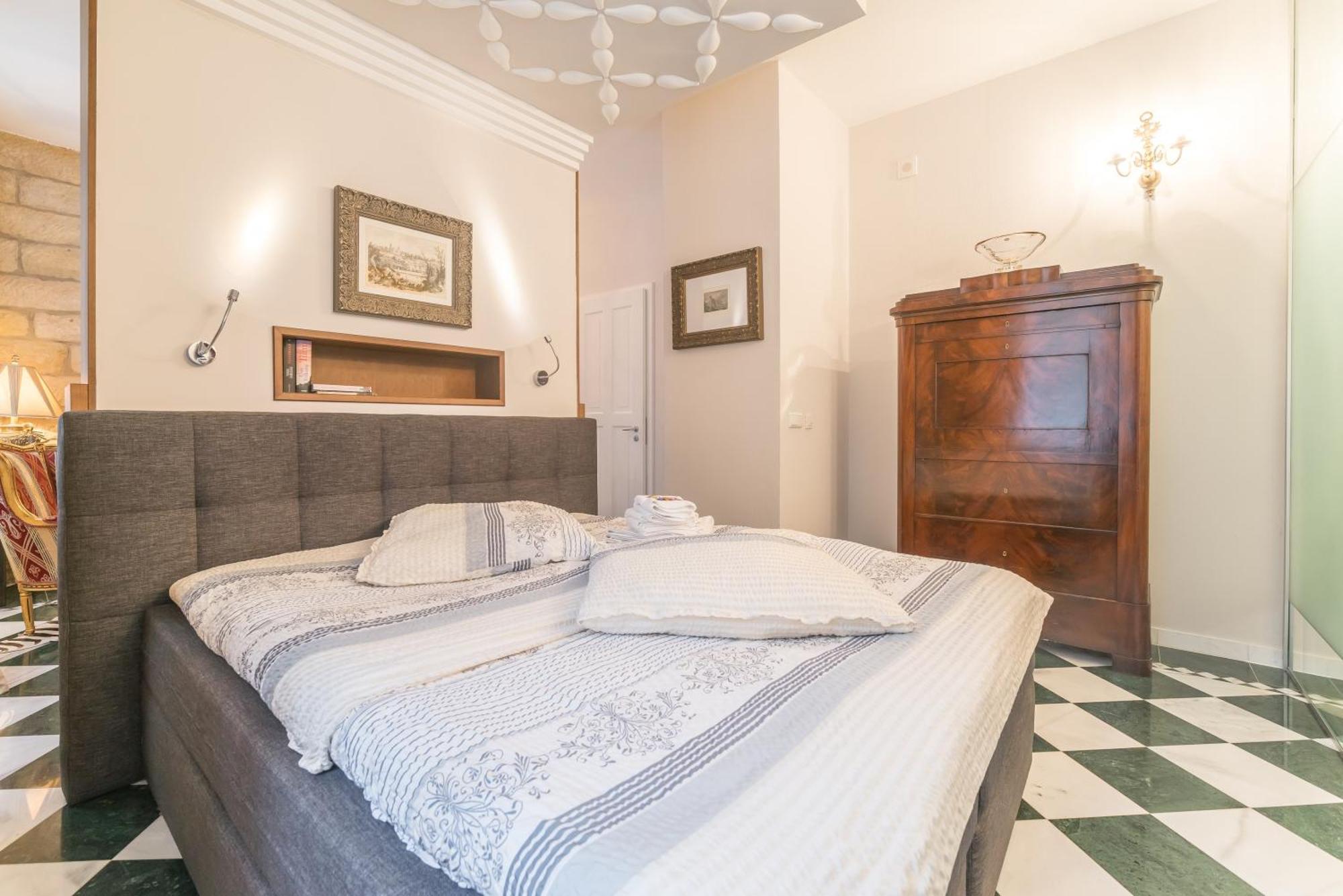 Charming Apartment With Terrace In Bad Schandau 55 Sqm Parking Exterior photo