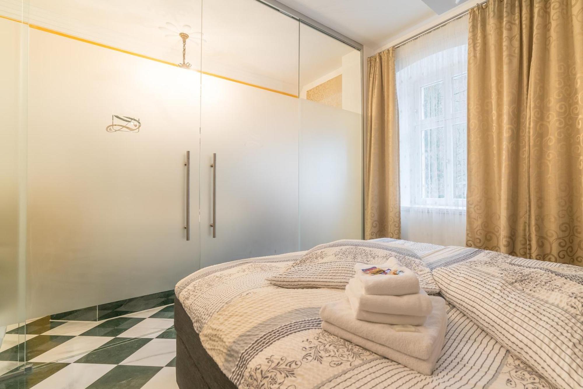 Charming Apartment With Terrace In Bad Schandau 55 Sqm Parking Exterior photo